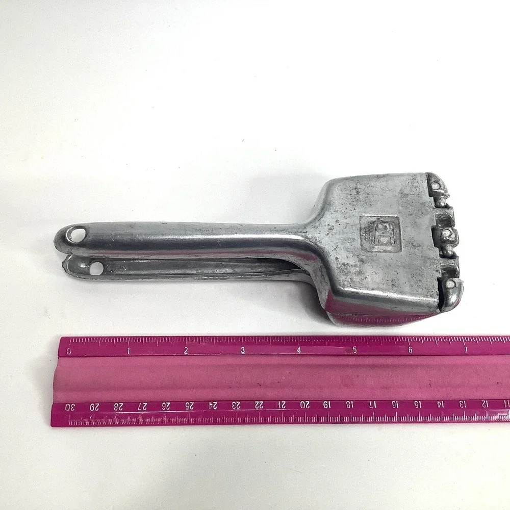 Vintage Irvinware Ice Press Aluminum‎ Hand Held USA Kitchen Utensil
